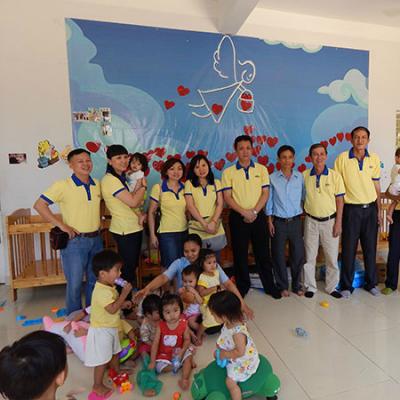 Ban Lãnh Đạo công ty Vinataxi đã đến thăm và tặng quà cho các em nhỏ tại Hội Bảo Trợ Trẻ Em Thiên Thần ở sN